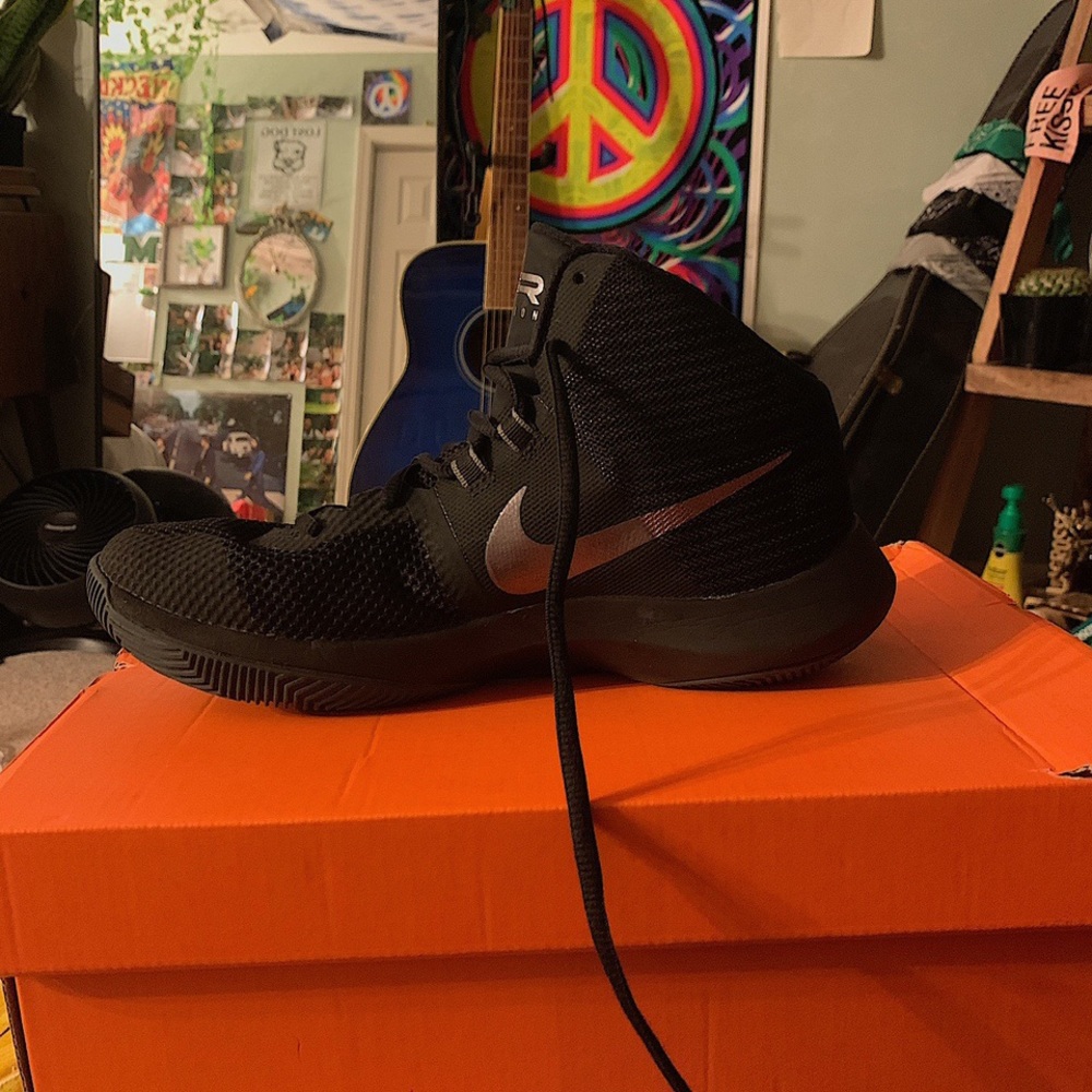 Nike Basketball Shoes Size 7